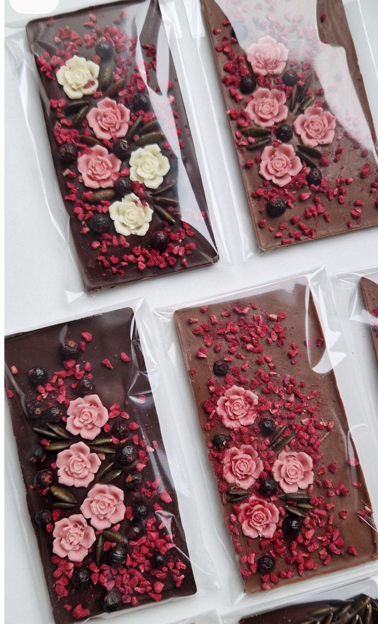 Decorative Kunafa Bar Chocolate